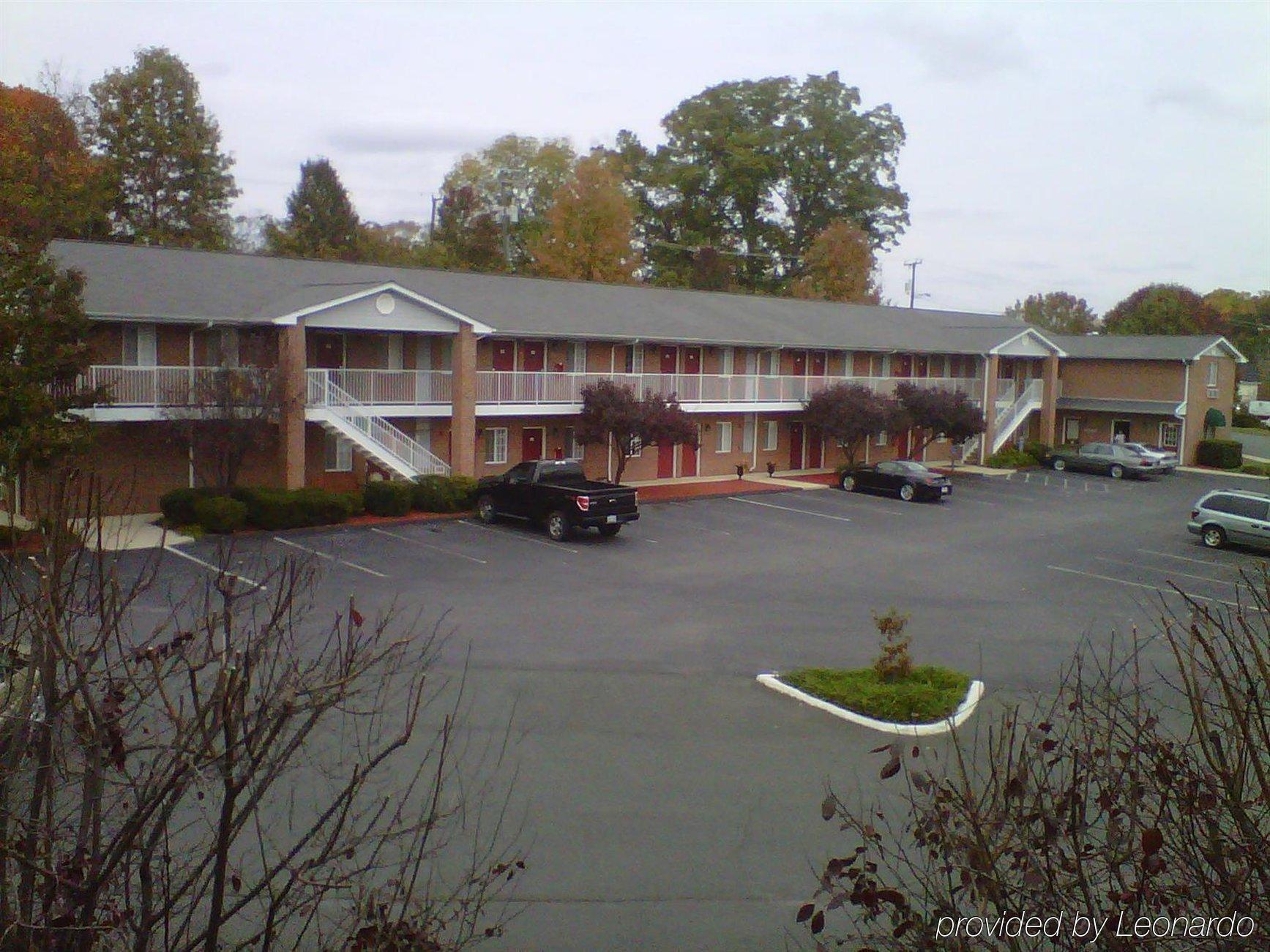 Affordable Suites Charlottesville Exterior foto